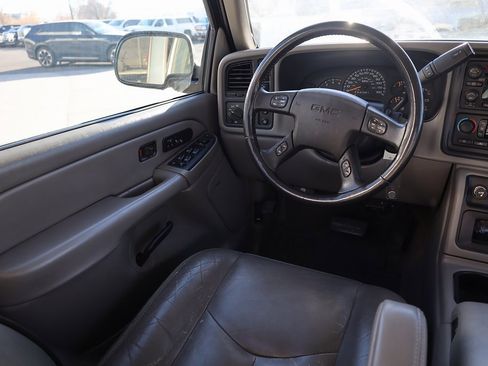 Used 2006 GMC Sierra 2500 SLT w/ Heavy-Duty Power Package image 18