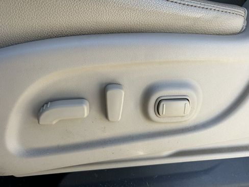 Used 2018 Nissan Titan SL w/ Chrome Package image 12