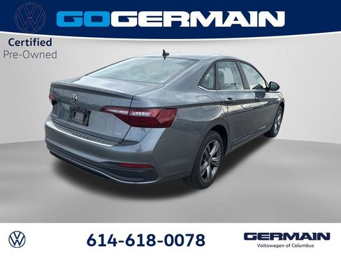 Used 2023 Volkswagen Jetta SE w/ Panoramic Sunroof Package FWD image 5