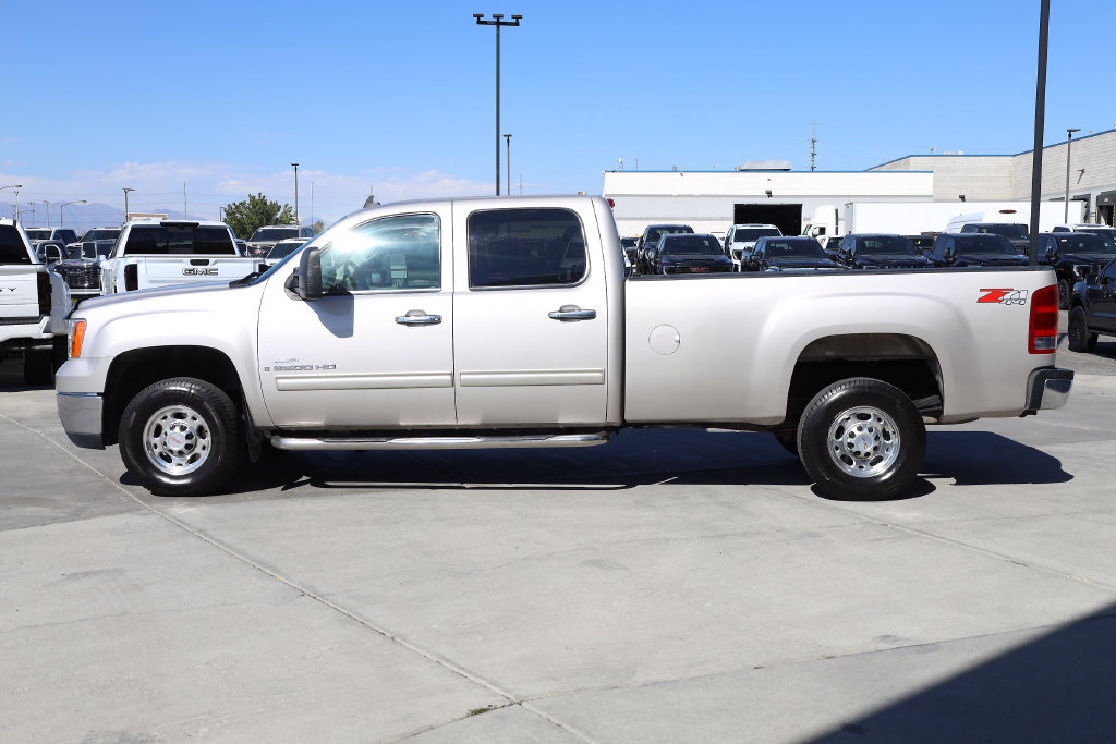 Used 2008 GMC Sierra 2500 SLT w/ Z71 Off-Road Package AWD/4WD image 3