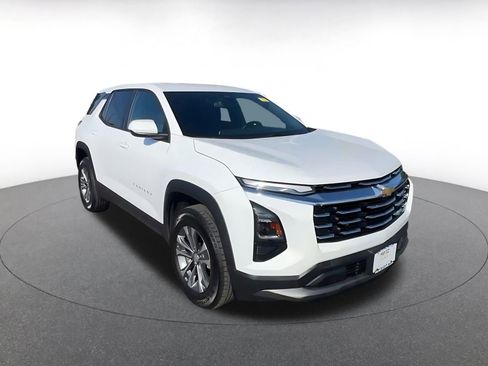 Used 2025 Chevrolet Equinox LT image 3