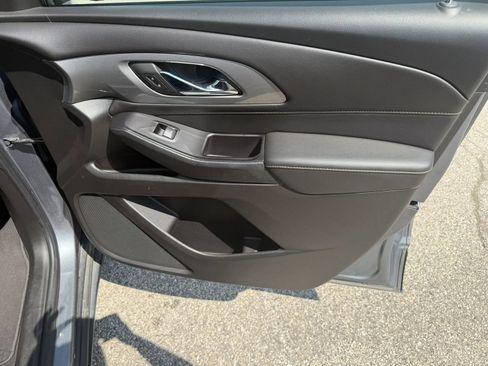 Used 2019 Chevrolet Traverse LT FWD image 18
