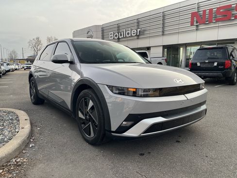 Used 2025 Hyundai Ioniq 5 SE image 3