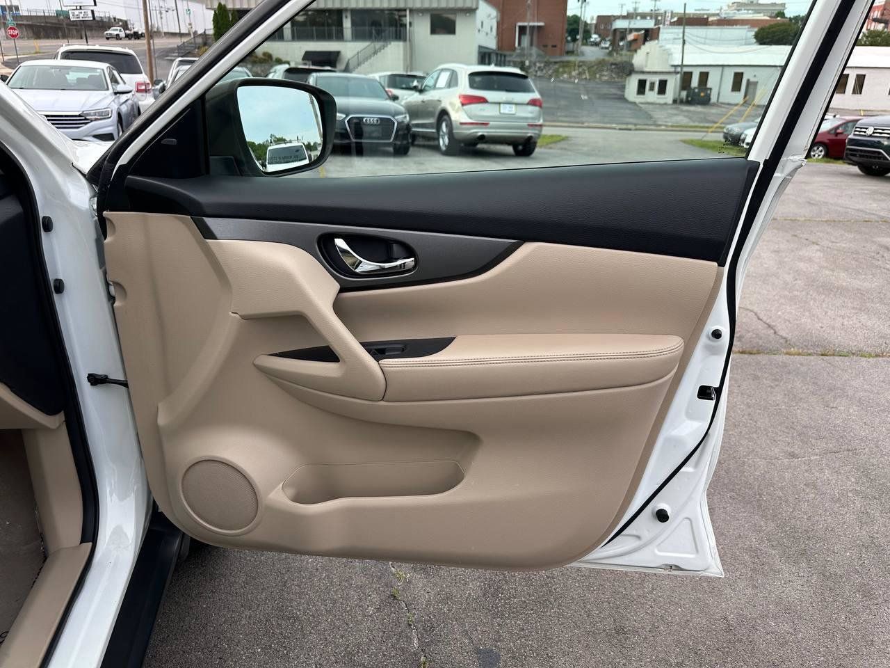 Used 2015 Nissan Rogue SV w/ SV Premium Package FWD image 29