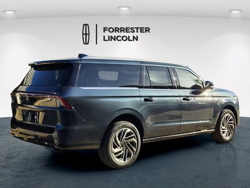 New 2025 Lincoln Navigator L Reserve image 3