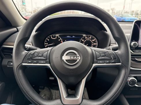 Used 2024 Nissan Altima 2.5 SV image 11