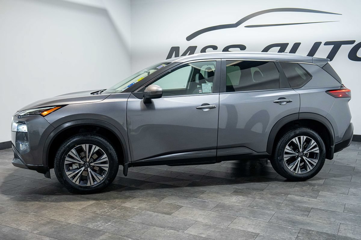 Used 2023 Nissan Rogue SV w/ SV Premium B Package FWD image 3