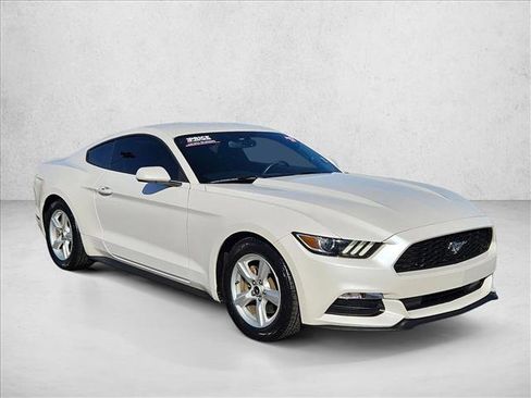 Used 2017 Ford Mustang Coupe RWD image 3