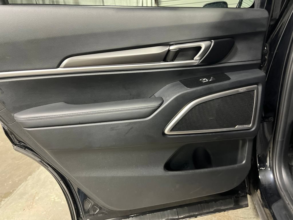 Used 2025 Kia Telluride S FWD image 18