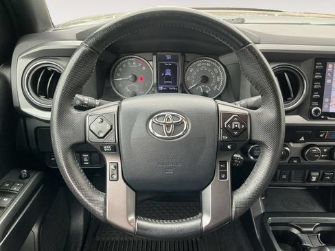 Used 2020 Toyota Tacoma TRD Off-Road AWD/4WD image 12