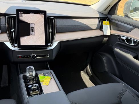 New 2026 Volvo XC90 T8 Plus w/ Protection Package Premier AWD/4WD image 13