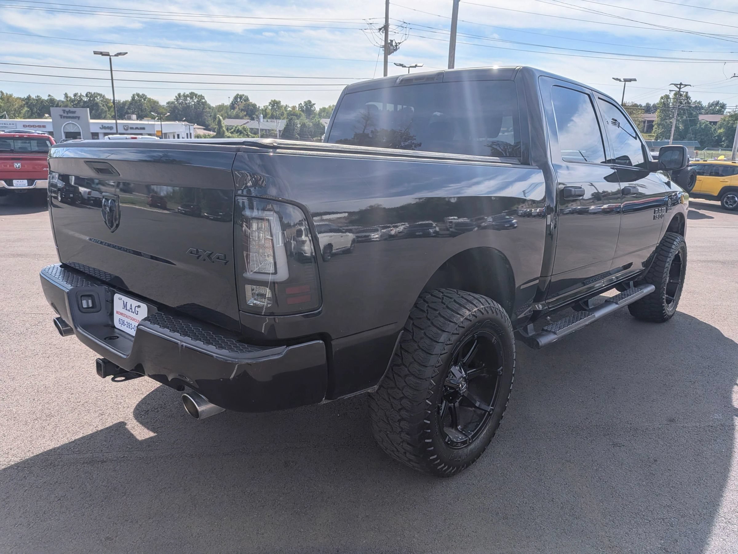 Used 2018 RAM 1500 Express w/ Black Ram 1500 Express Group AWD/4WD image 6