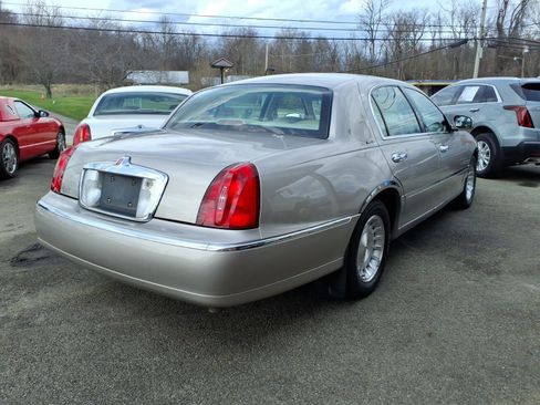 Used 1999 Lincoln Town Car Executive image 3