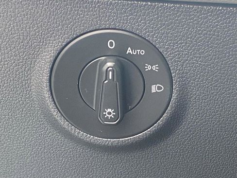 Certified 2024 Volkswagen Taos SE image 17