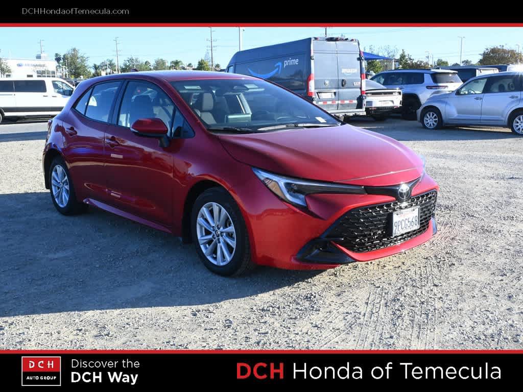 Used 2025 Toyota Corolla SE w/ SE Package FWD image 3
