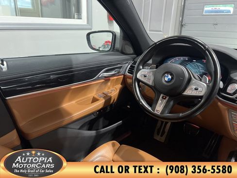 Used 2022 BMW 740i w/ M Sport Package RWD image 28
