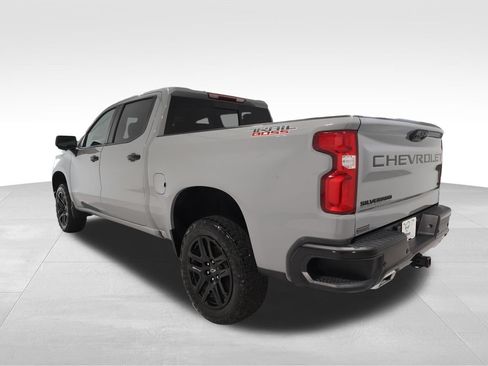Used 2024 Chevrolet Silverado 1500 LT Trail Boss w/ Convenience Package II AWD/4WD image 2