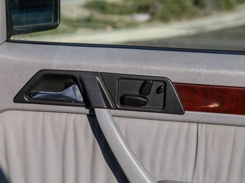 Used 1995 Mercedes-Benz E 320 Convertible image 73