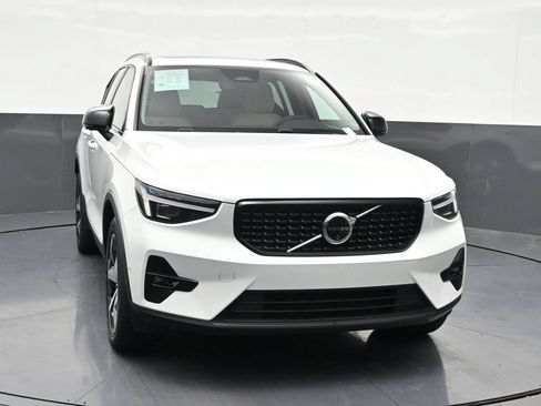 Used 2024 Volvo XC40 B5 Plus w/ Climate Package AWD/4WD image 8