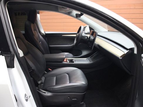 Used 2023 Tesla Model Y 2WD image 35