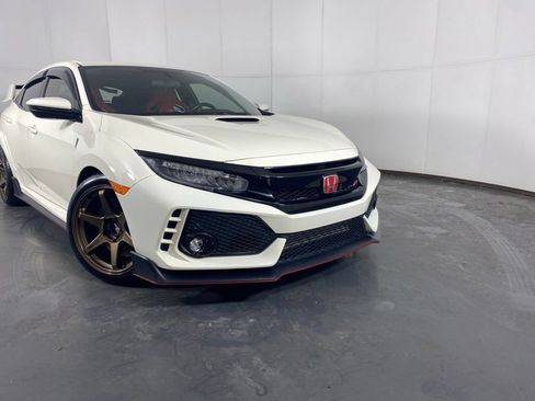 Used 2017 Honda Civic Type R image 2