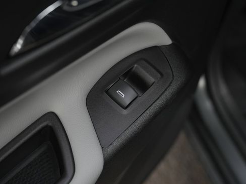 Used 2019 Chevrolet Equinox LT image 30