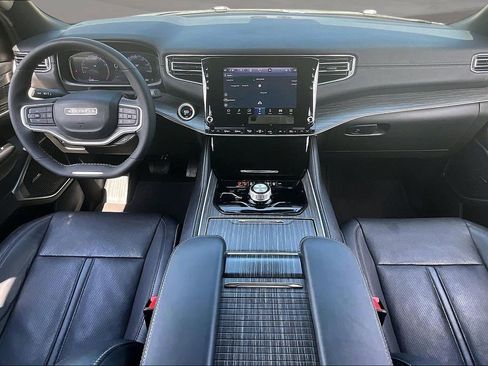 Used 2024 Jeep Wagoneer L Series II w/ Flexible Seating Group AWD/4WD image 7
