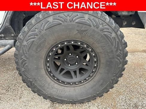 Used 2018 Jeep Wrangler Unlimited Sahara w/ Connectivity Group AWD/4WD image 16