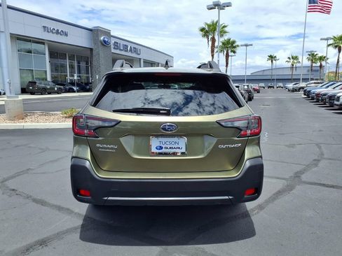 Used 2024 Subaru Outback Premium AWD/4WD image 12