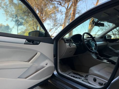 Used 2013 Volkswagen Passat 2.5 SE image 8