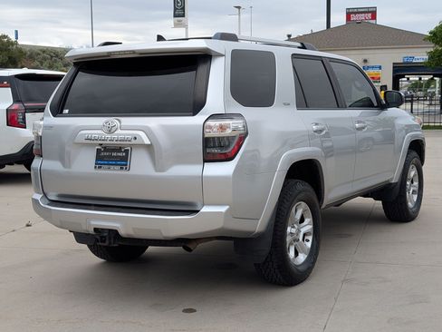 Used 2020 Toyota 4Runner SR5 AWD/4WD image 5