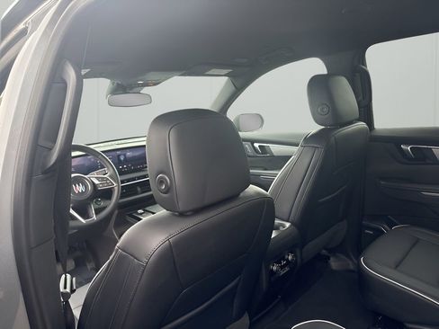 Used 2025 Buick Enclave Preferred image 13