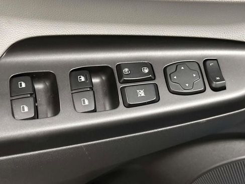 Used 2022 Hyundai Kona SE image 14