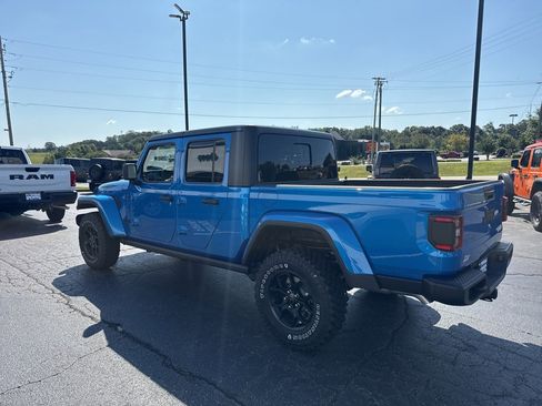New 2025 Jeep Gladiator Willys image 9