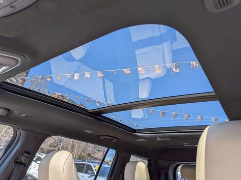 Used 2023 Jeep Grand Cherokee L Limited image 23