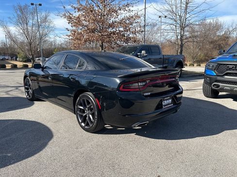 Used 2022 Dodge Charger SXT w/ Blacktop Package image 5