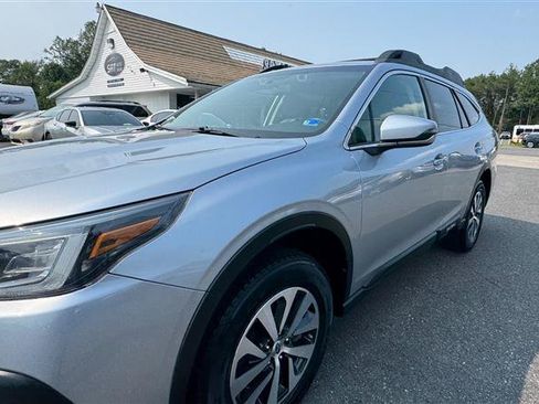 Used 2022 Subaru Outback Premium AWD/4WD image 11