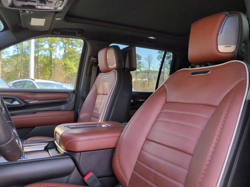Used 2023 GMC Yukon XL Denali Ultimate image 15