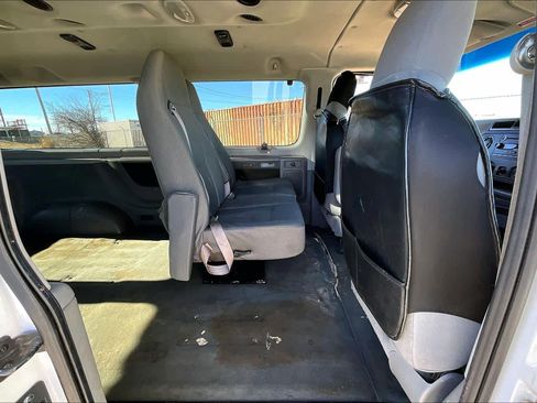 Used 2009 Ford E-350 and Econoline 350 XLT image 17