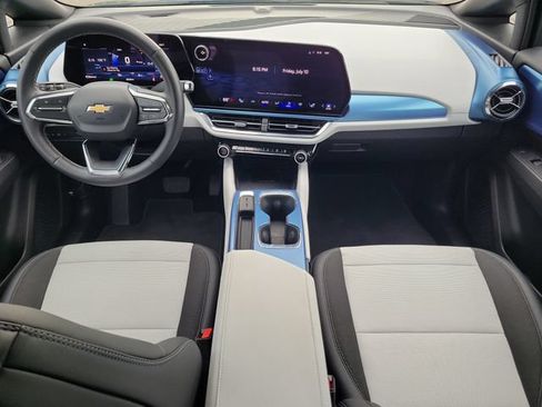 Used 2025 Chevrolet Equinox EV LT FWD image 16