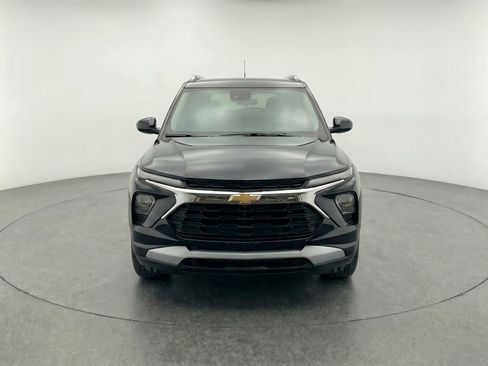 Used 2025 Chevrolet TrailBlazer LT FWD image 2