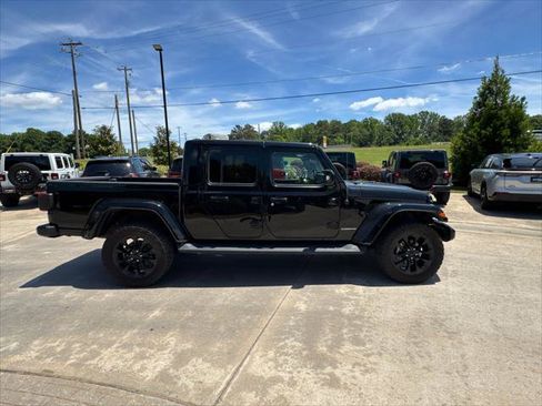 Certified 2022 Jeep Gladiator Overland AWD/4WD image 7