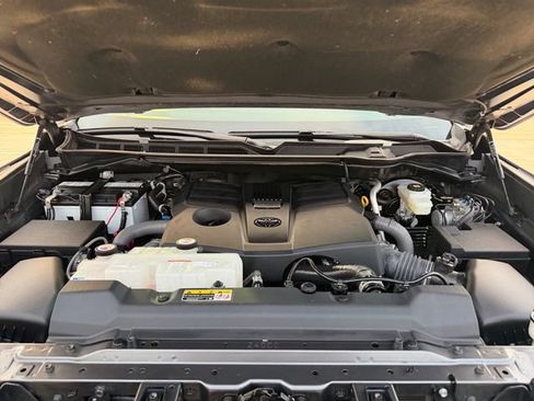 Used 2022 Toyota Tundra Limited w/ TRD Off-Road Package AWD/4WD image 19