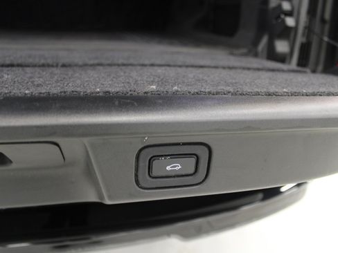 Used 2023 Land Rover Range Rover SE image 10