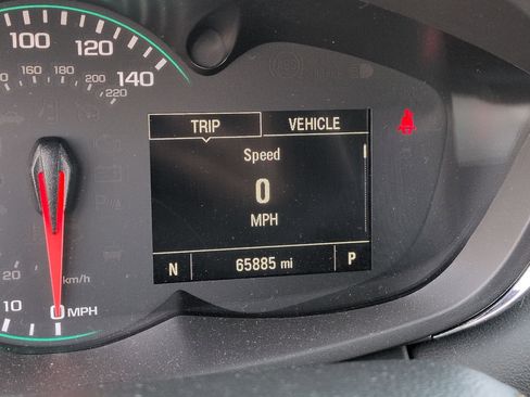 Used 2022 Chevrolet Trax LT w/ LT Convenience Package image 12