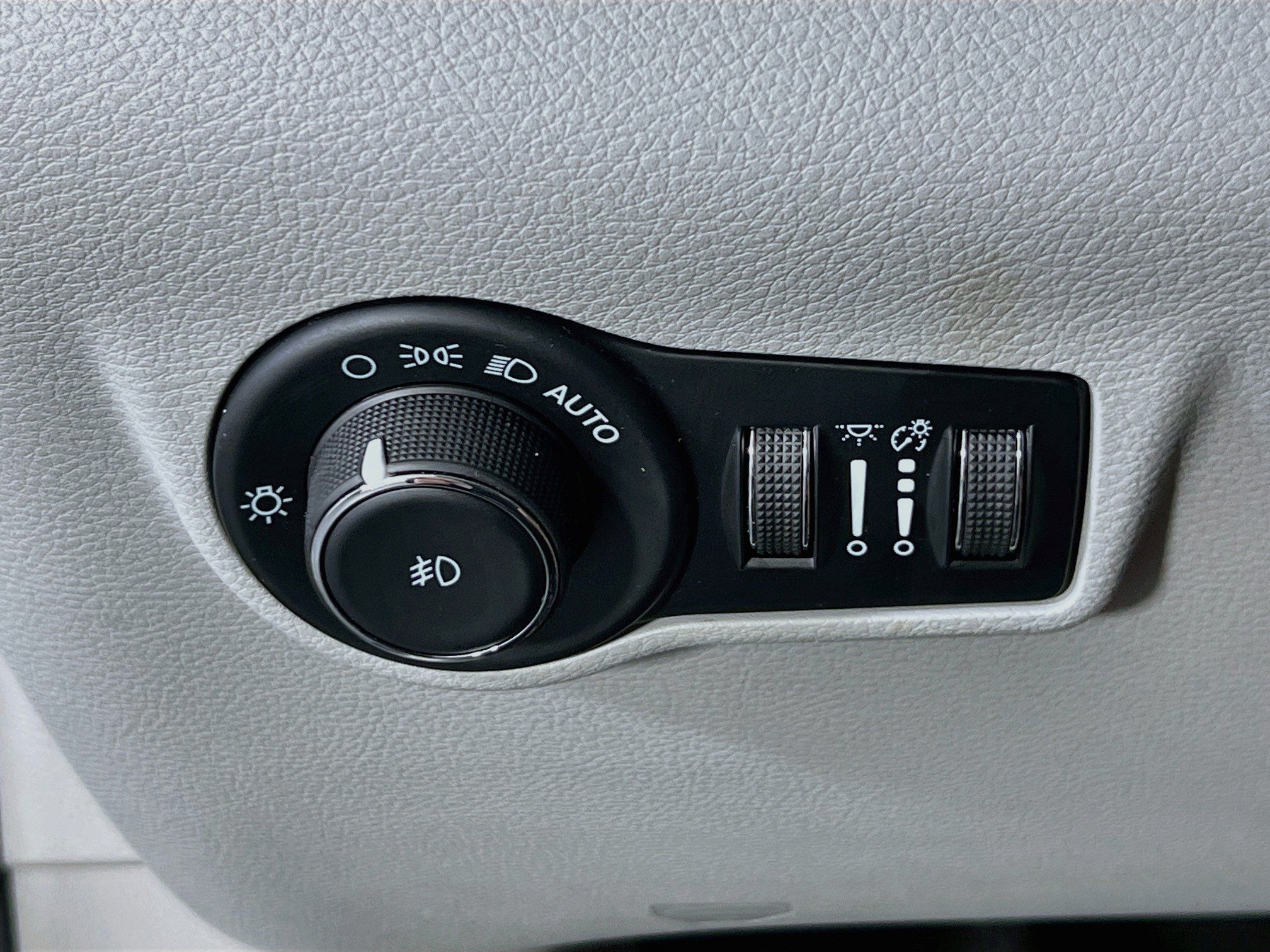 Used 2023 Jeep Compass Limited AWD/4WD image 10