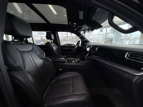 Used 2022 Jeep Wagoneer Series III w/ Premium Group I AWD/4WD image 35