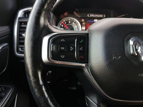 Used 2019 RAM 1500 Laramie AWD/4WD image 11