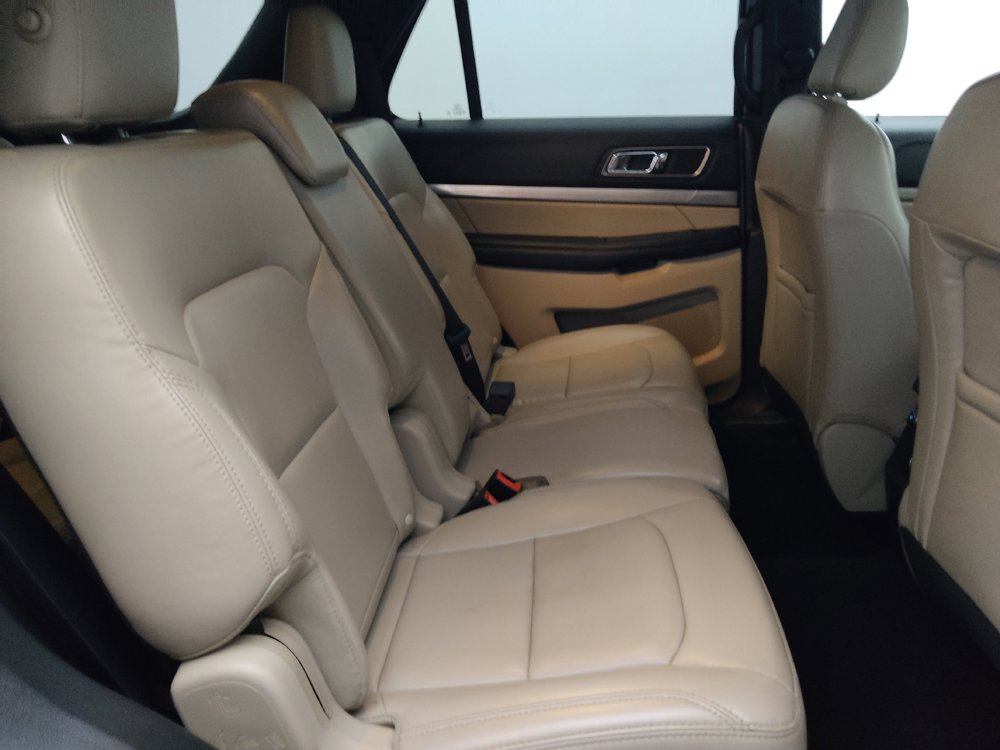 Used 2019 Ford Explorer XLT w/ Equipment Group 202A FWD image 19