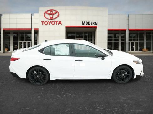 New 2026 Toyota Camry Hybrid FWD image 13
